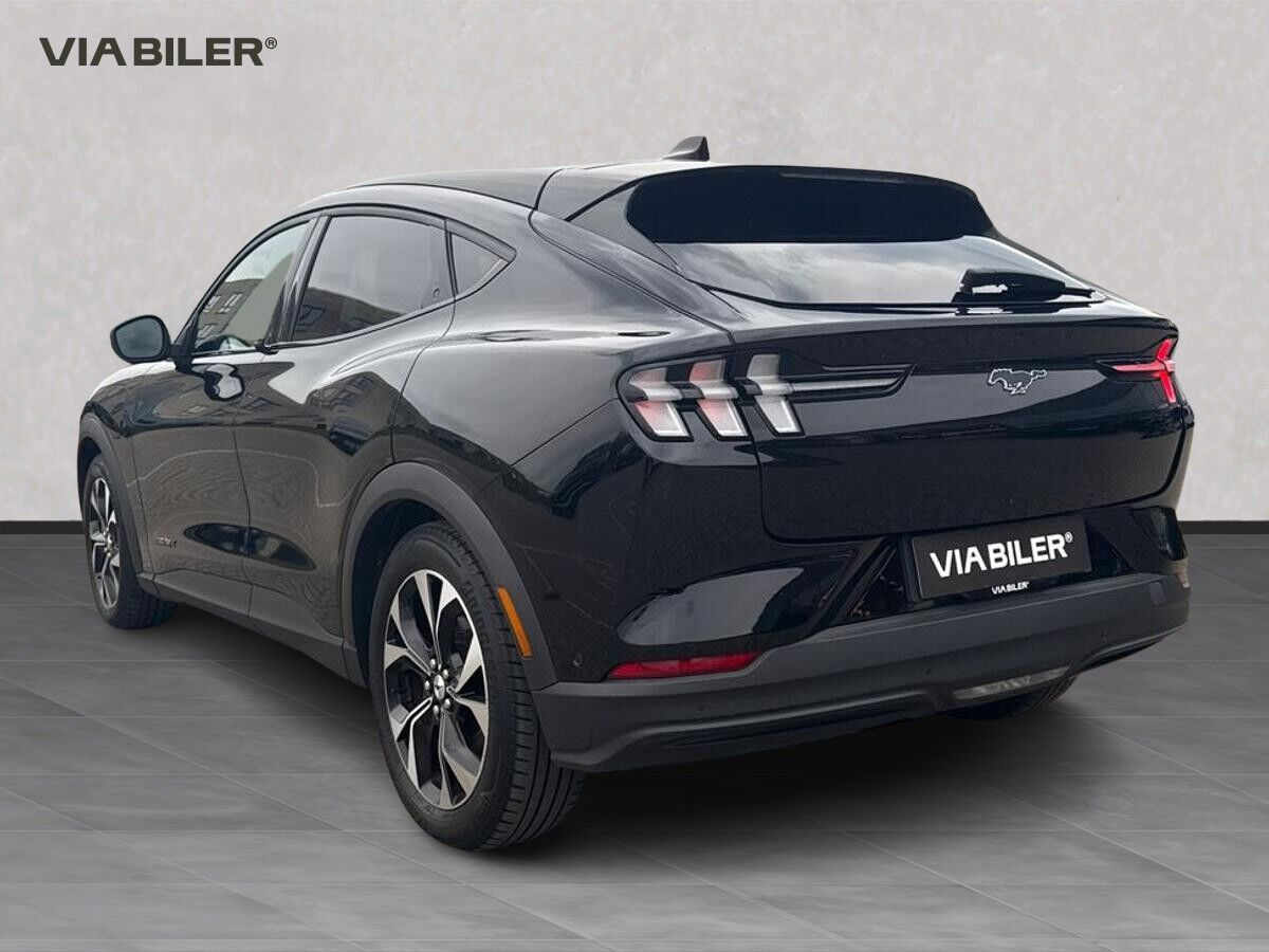 Sort Ford Mustang Mach-E fra 2021