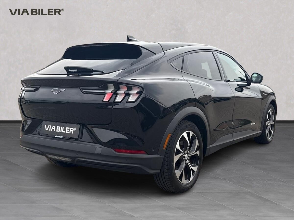 Sort Ford Mustang Mach-E fra 2021