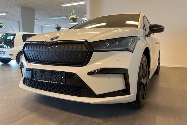Hvid Skoda Enyaq fra 2023