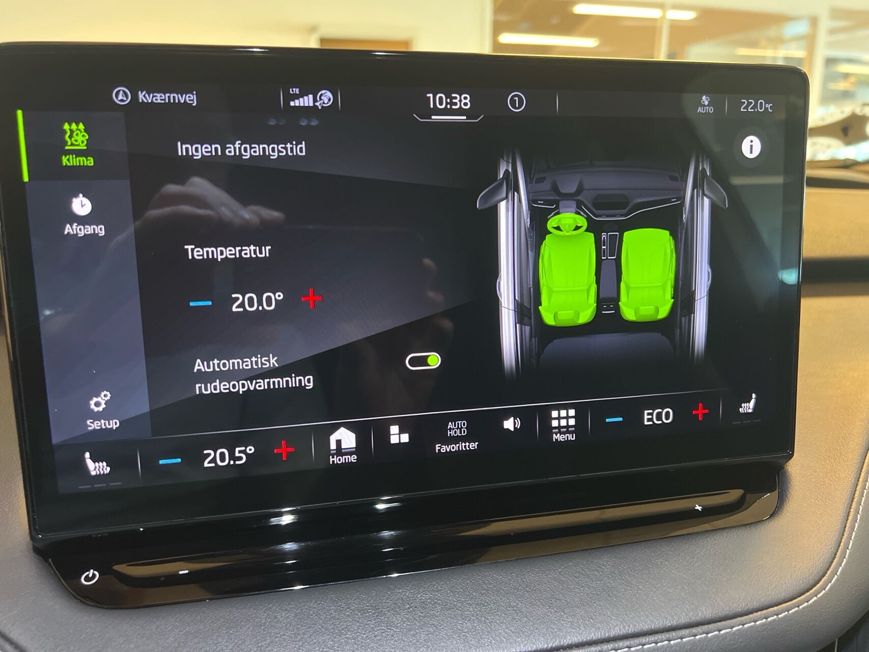 Hvid Skoda Enyaq fra 2023