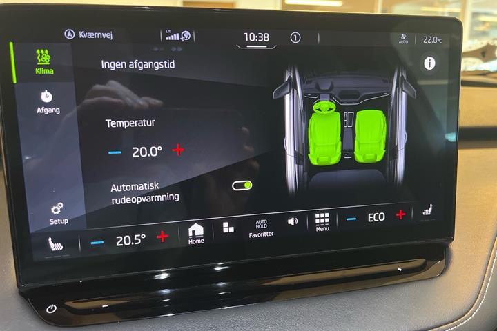 Hvid Skoda Enyaq fra 2023