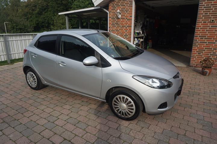 Sølv Mazda 2 fra 2009