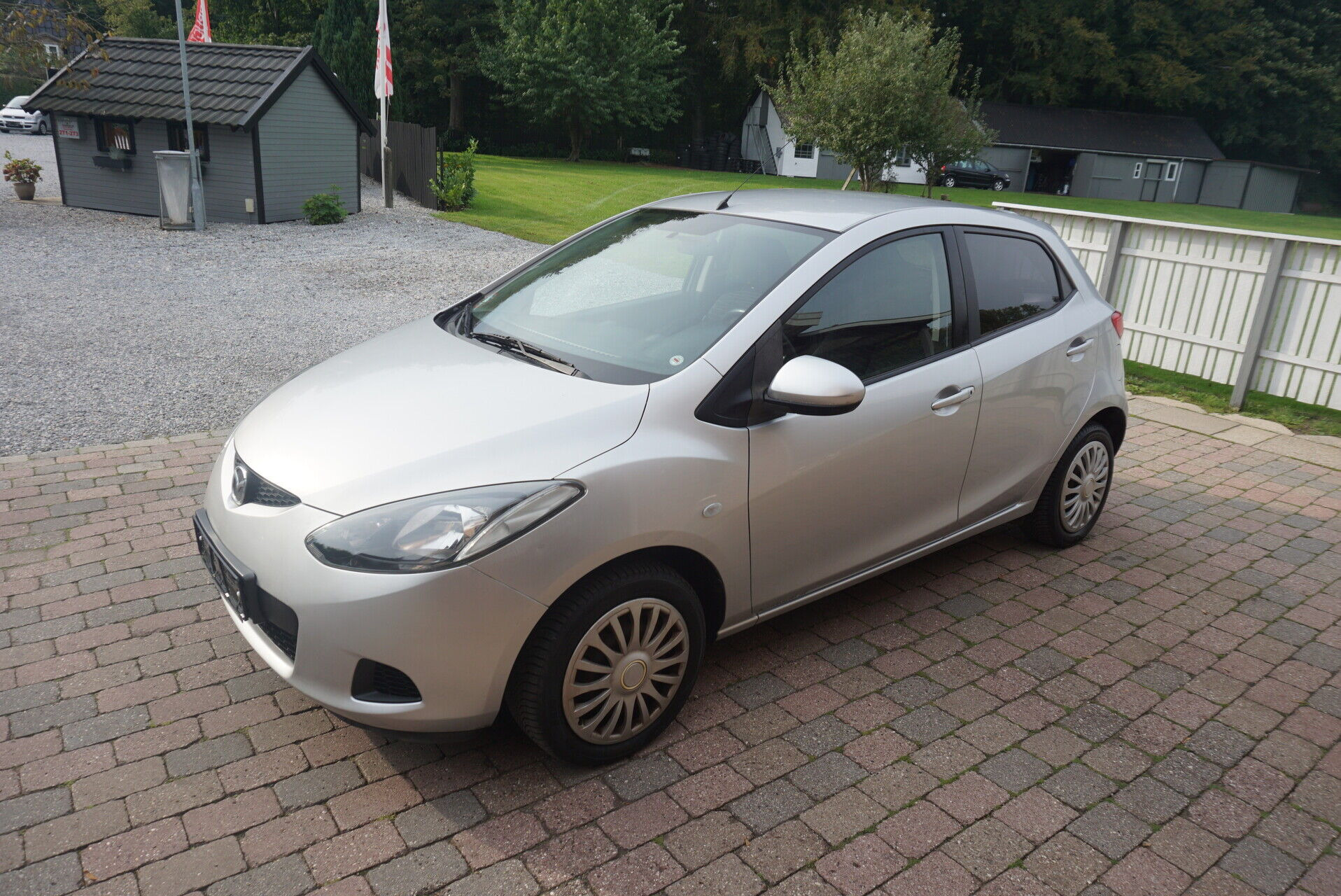 Sølv Mazda 2 fra 2009