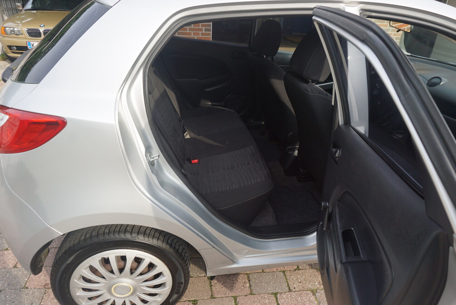 Sølv Mazda 2 fra 2009
