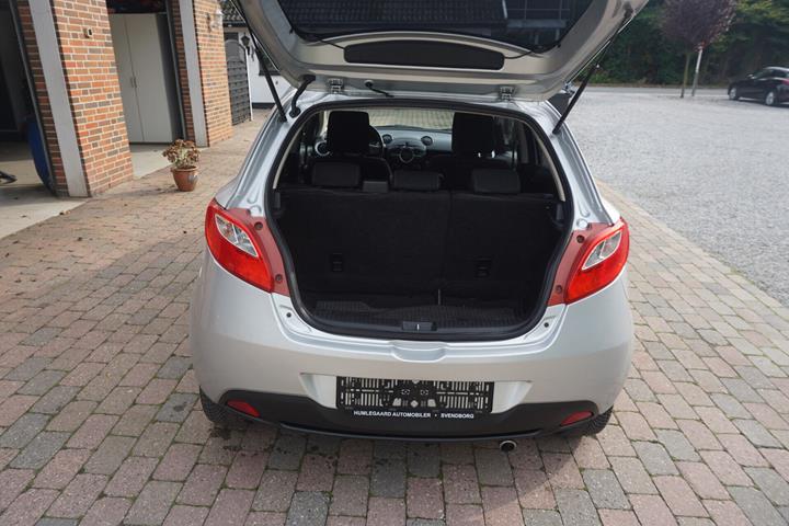 Sølv Mazda 2 fra 2009