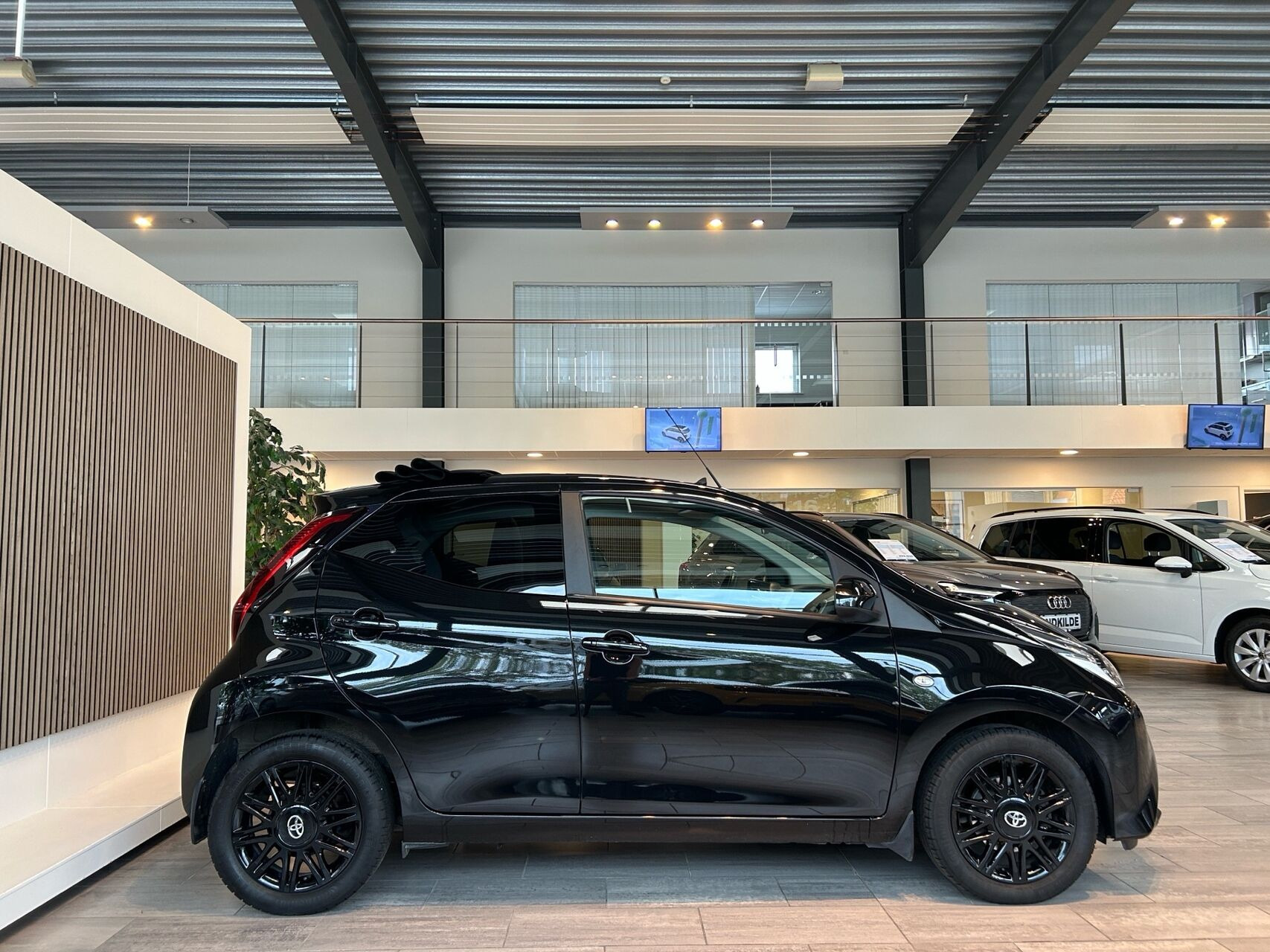 Sort Toyota Aygo fra 2021
