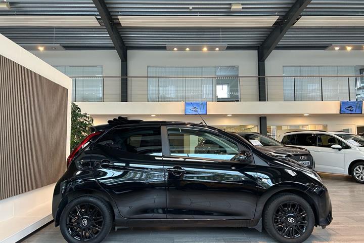 Sort Toyota Aygo fra 2021