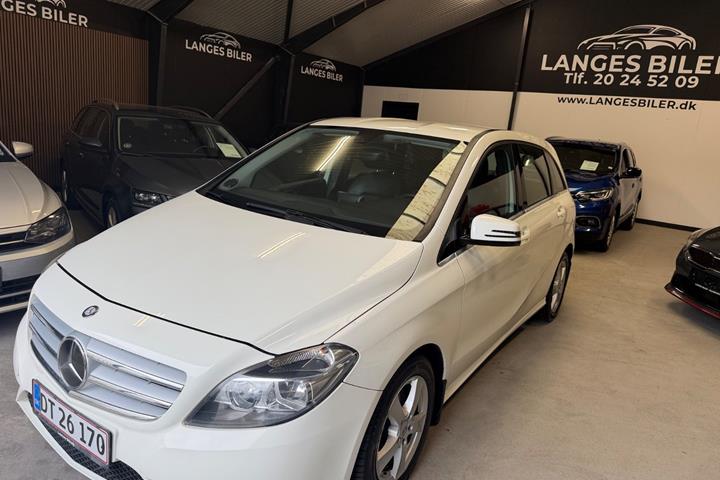 Hvid Mercedes B200 fra 2013