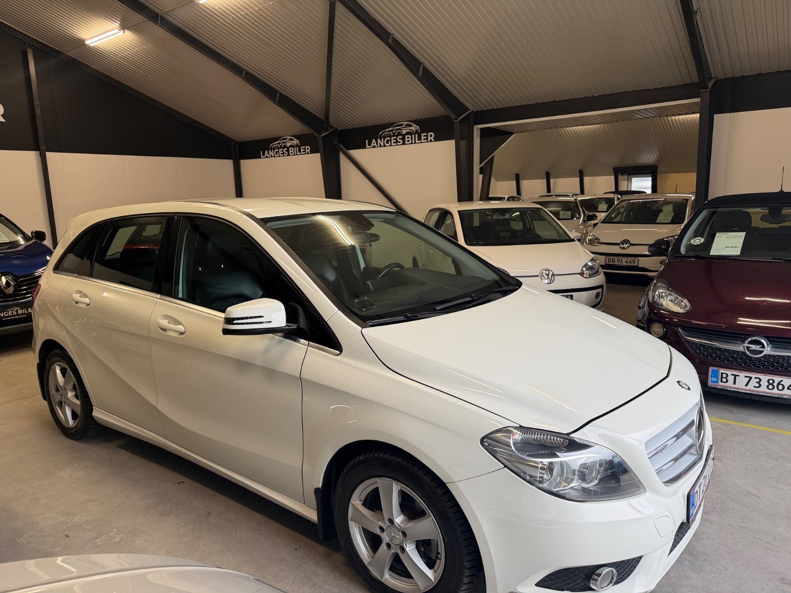 Hvid Mercedes B200 fra 2013