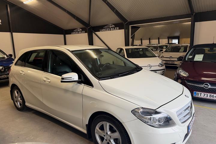 Hvid Mercedes B200 fra 2013