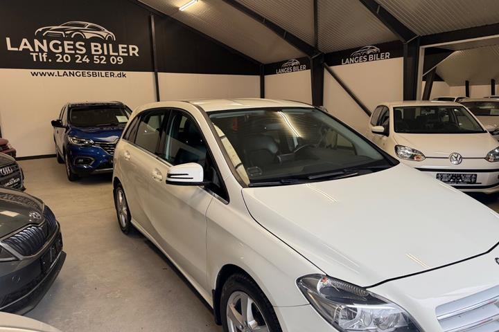 Hvid Mercedes B200 fra 2013