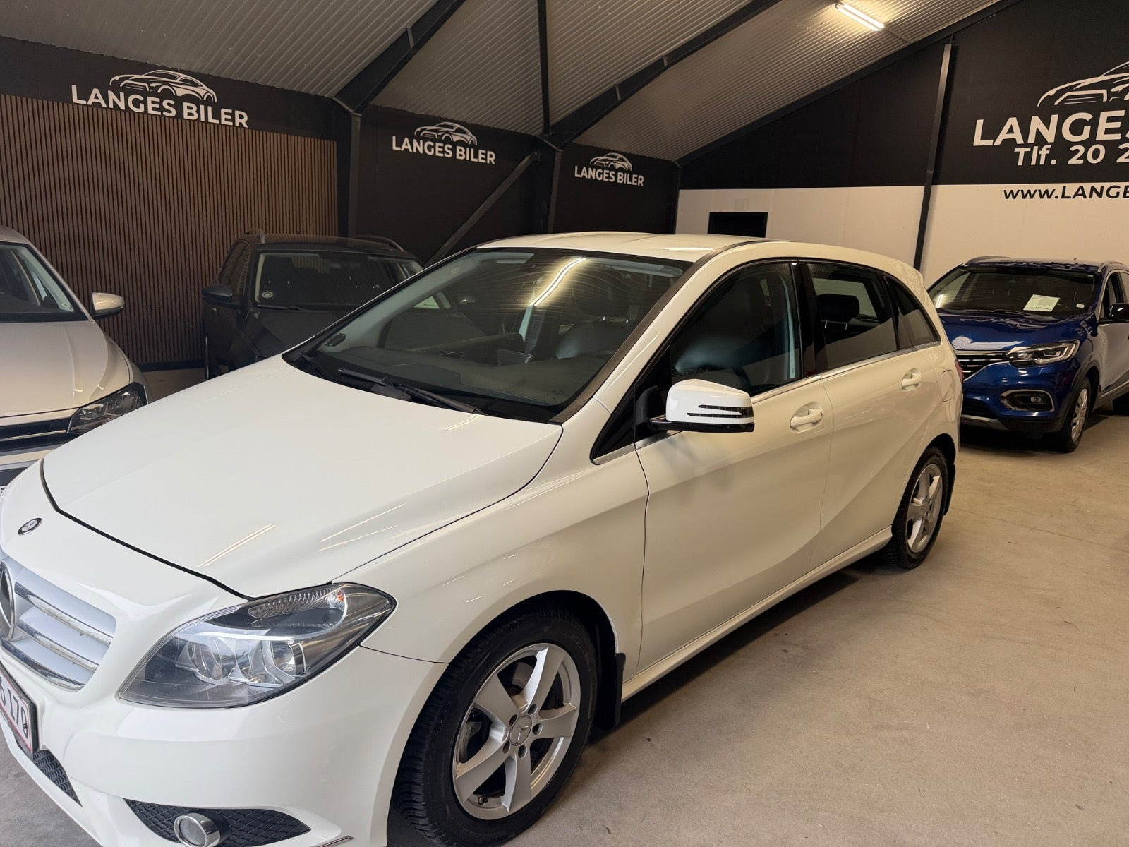 Hvid Mercedes B200 fra 2013