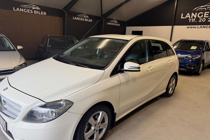 Hvid Mercedes B200 fra 2013