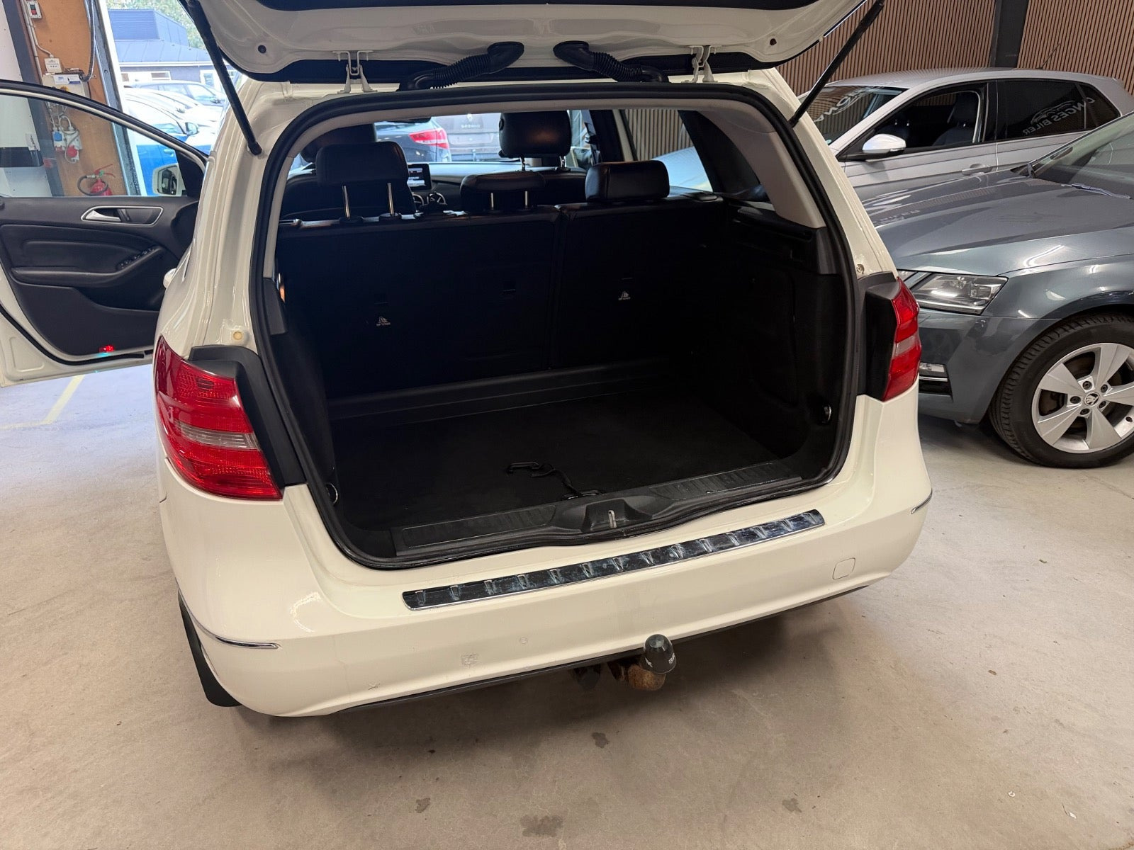 Hvid Mercedes B200 fra 2013