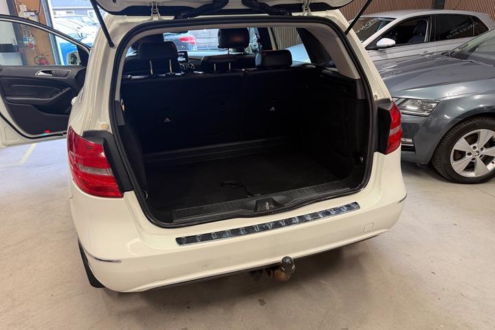 Hvid Mercedes B200 fra 2013