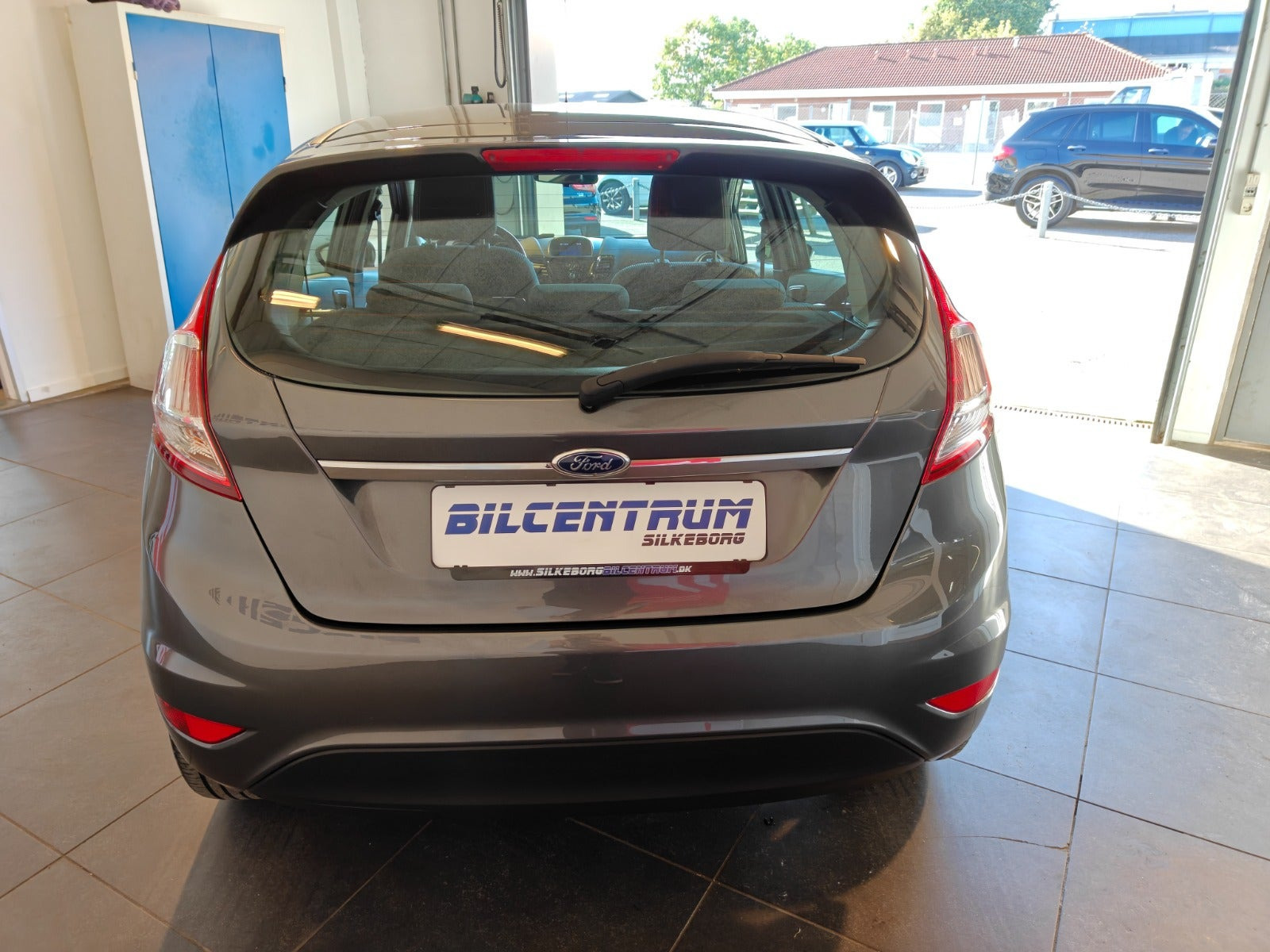 Grå Ford Fiesta fra 2016