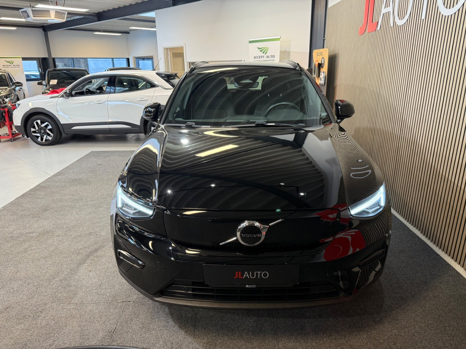 Sort Volvo XC40 fra 2023
