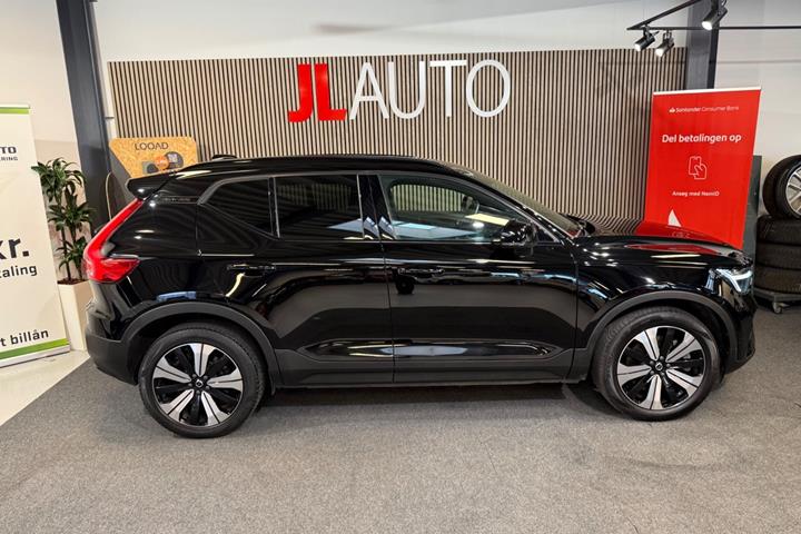 Sort Volvo XC40 fra 2023