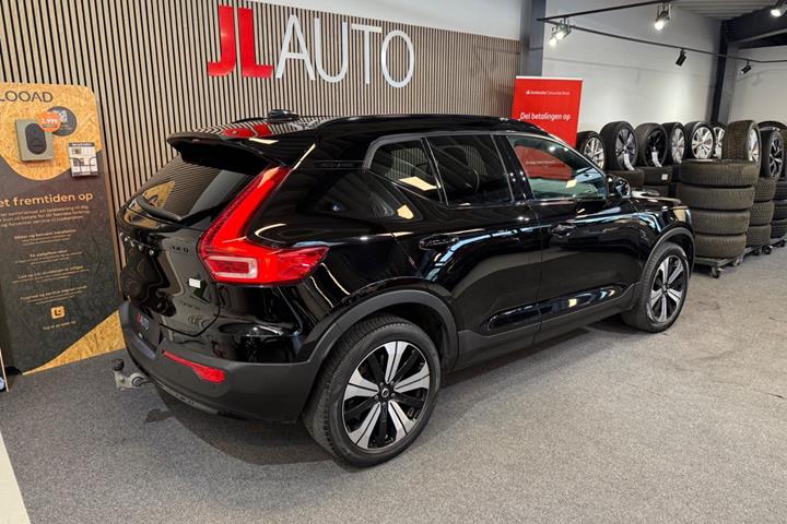 Sort Volvo XC40 fra 2023