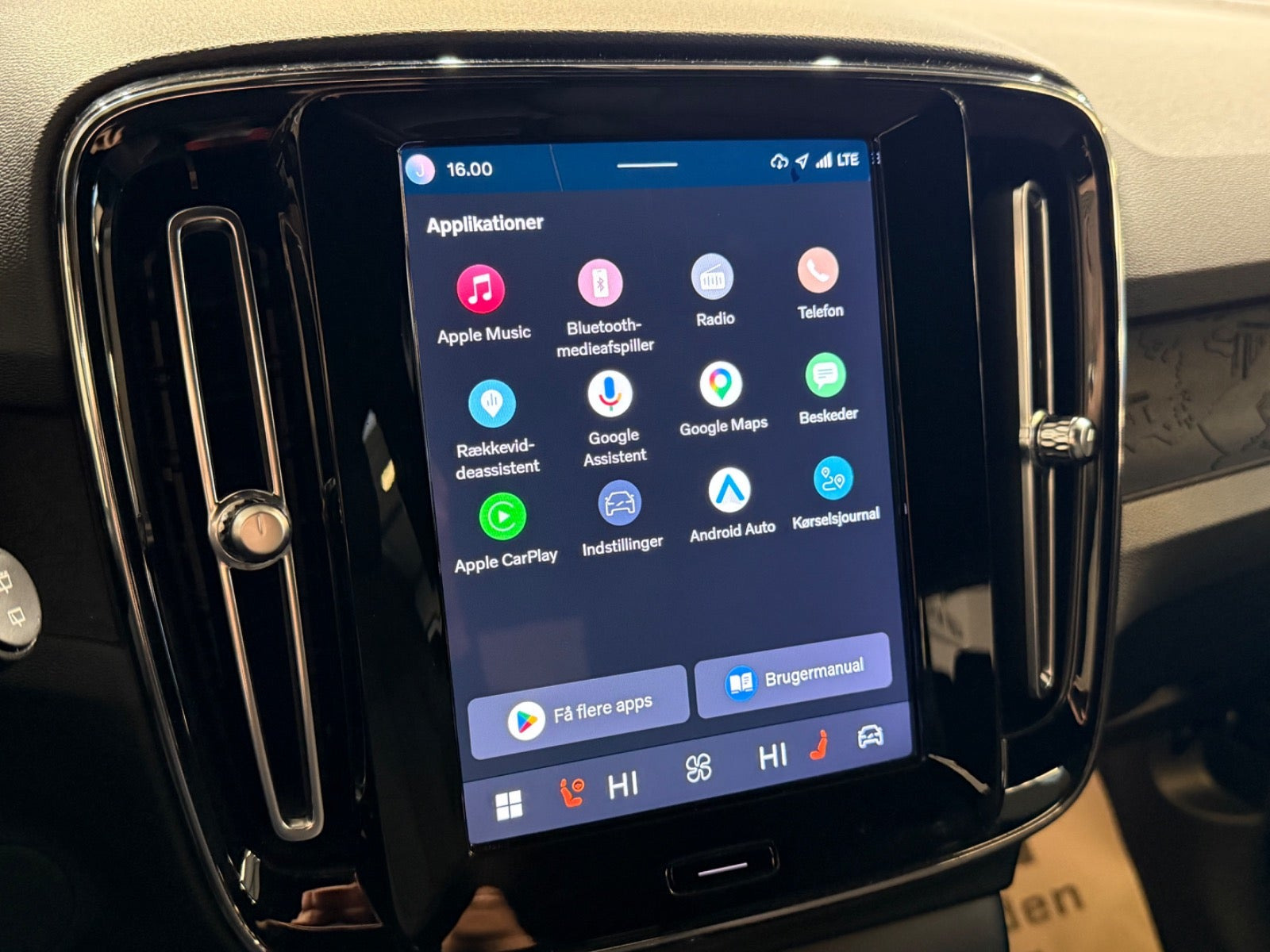 Sort Volvo XC40 fra 2023