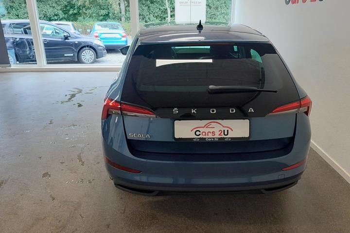 Blå Skoda Scala fra 2022