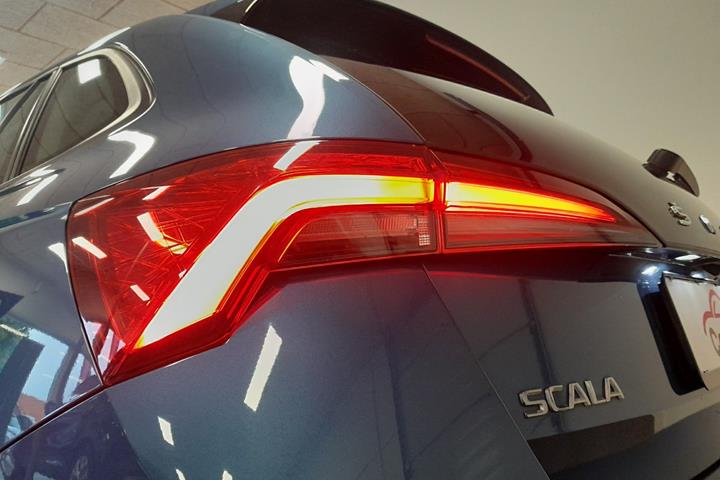Blå Skoda Scala fra 2022