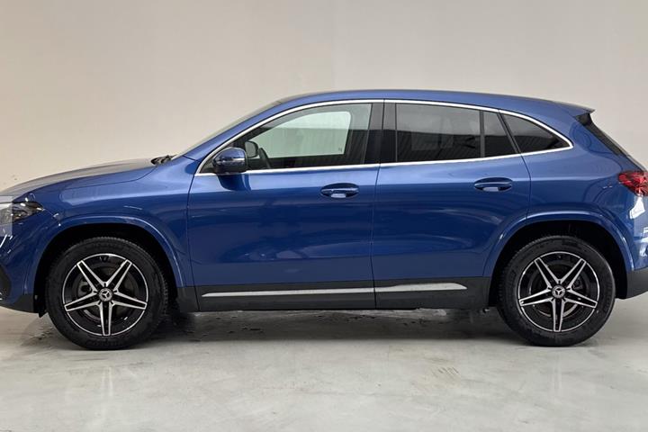 Blå Mercedes EQA250+ fra 2025