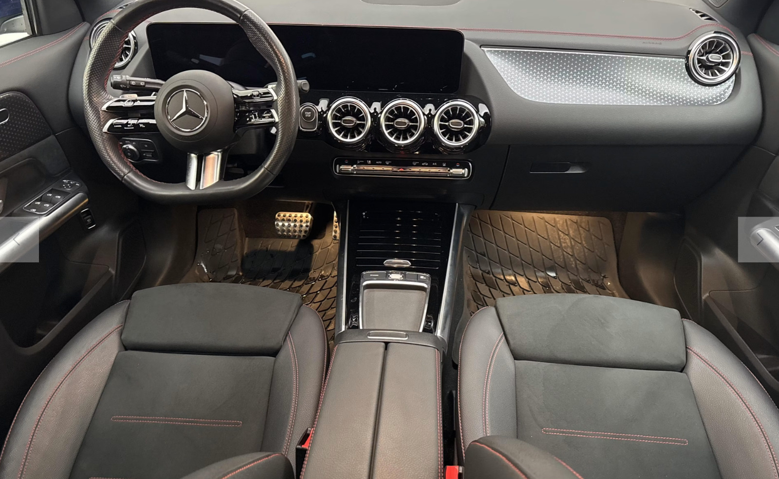 Blå Mercedes EQA250+ fra 2025