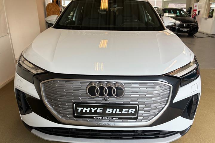 Hvid Audi Q4 e-tron fra 2023