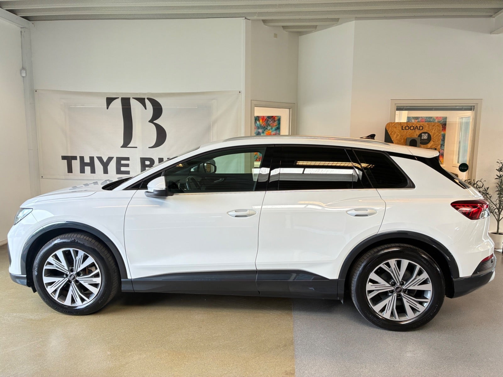 Hvid Audi Q4 e-tron fra 2023