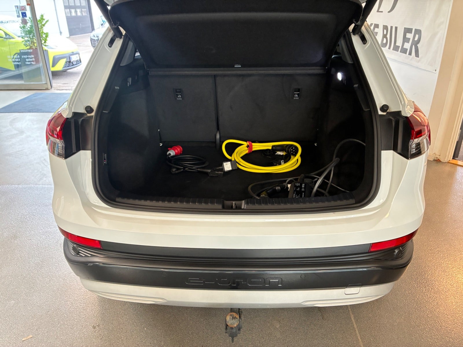 Hvid Audi Q4 e-tron fra 2023