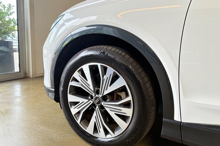 Hvid Audi Q4 e-tron fra 2023