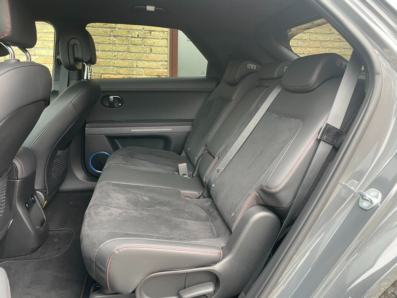 Rød Hyundai Ioniq 5 fra 2025