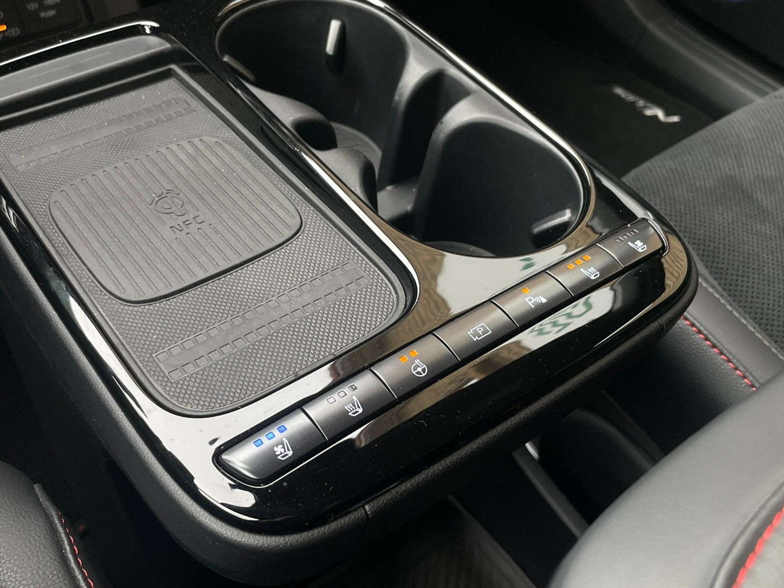 Rød Hyundai Ioniq 5 fra 2025