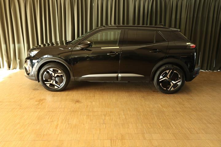 Grøn Peugeot e-2008 fra 2024