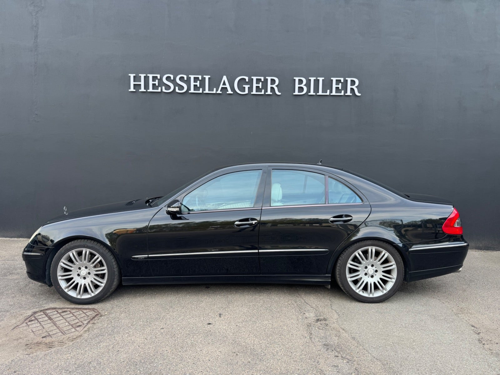 Sort Mercedes E320 fra 2008