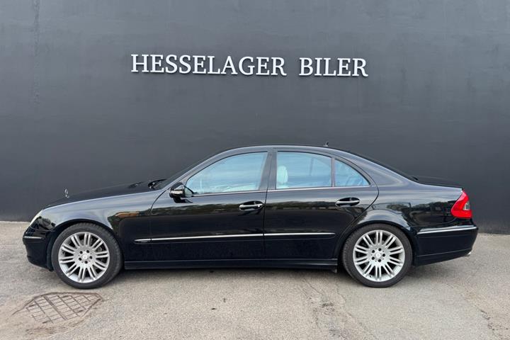 Sort Mercedes E320 fra 2008