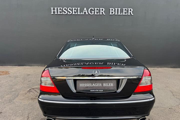 Sort Mercedes E320 fra 2008