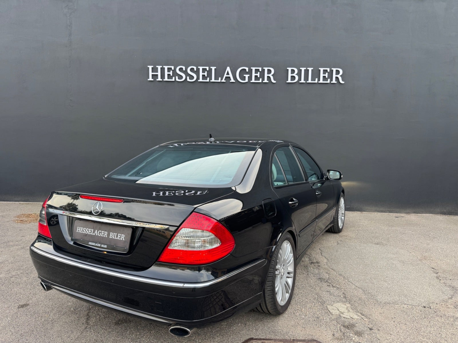 Sort Mercedes E320 fra 2008