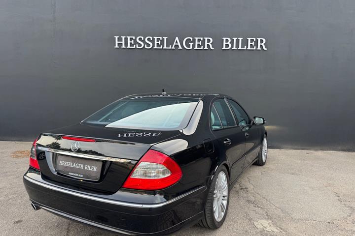 Sort Mercedes E320 fra 2008