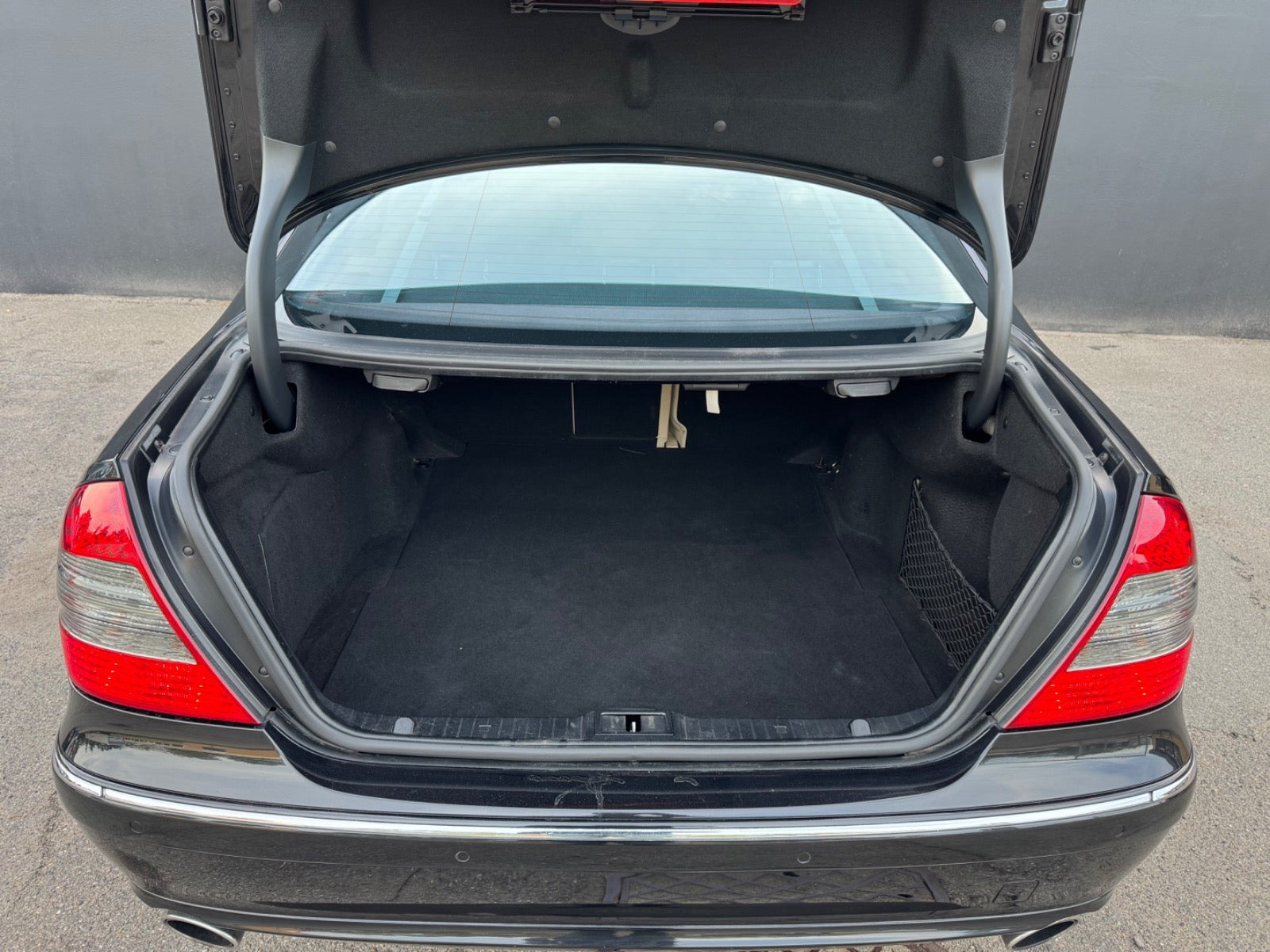 Sort Mercedes E320 fra 2008