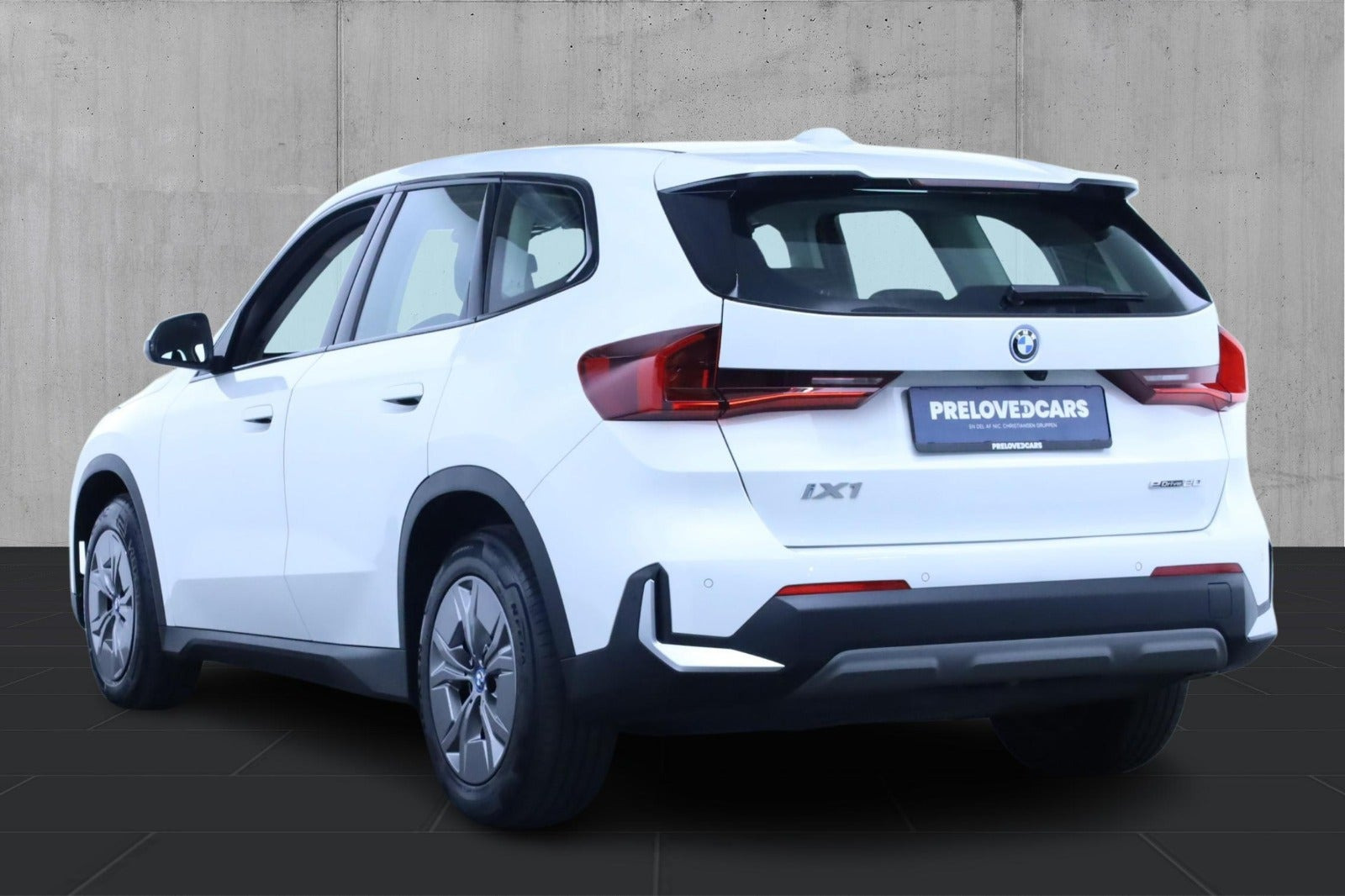 Hvid BMW iX1 fra 2025