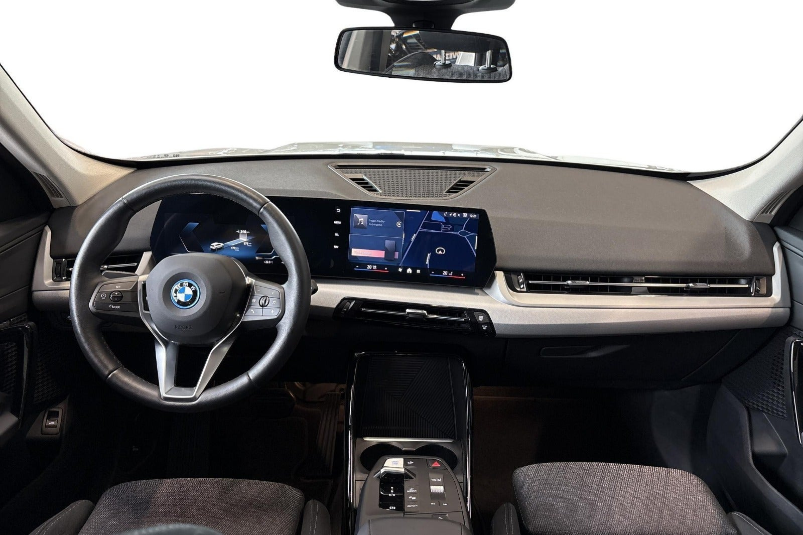 Hvid BMW iX1 fra 2025