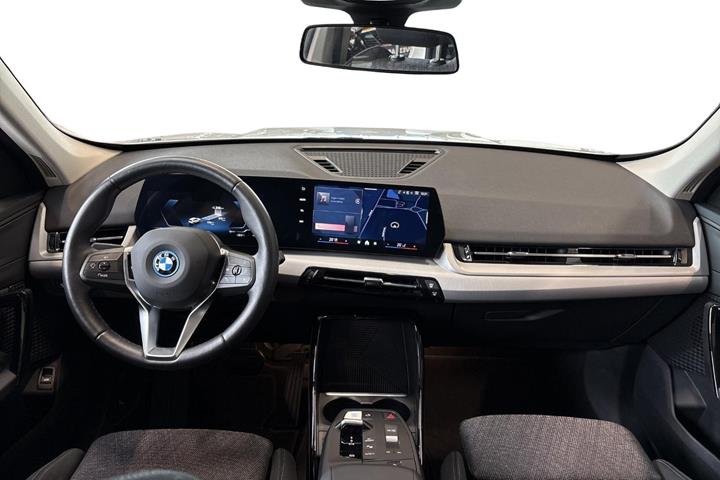 Hvid BMW iX1 fra 2025