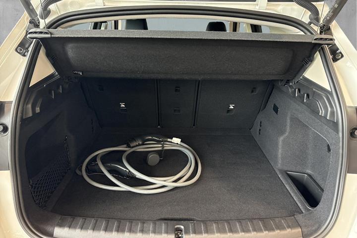 Hvid BMW iX1 fra 2025