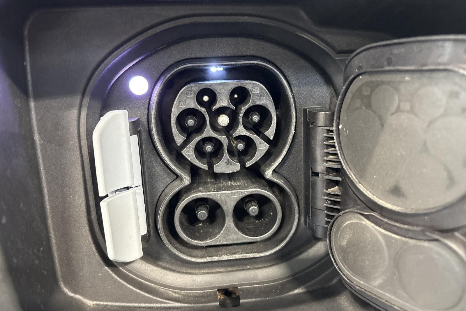 Hvid BMW iX1 fra 2025
