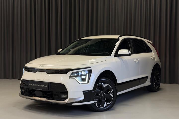 Hvid Kia Niro fra 2023 set udefra