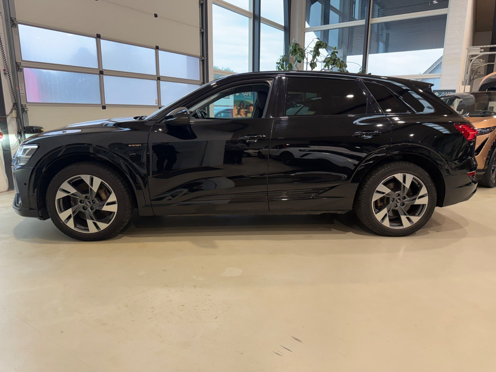 Sort Audi e-tron fra 2021