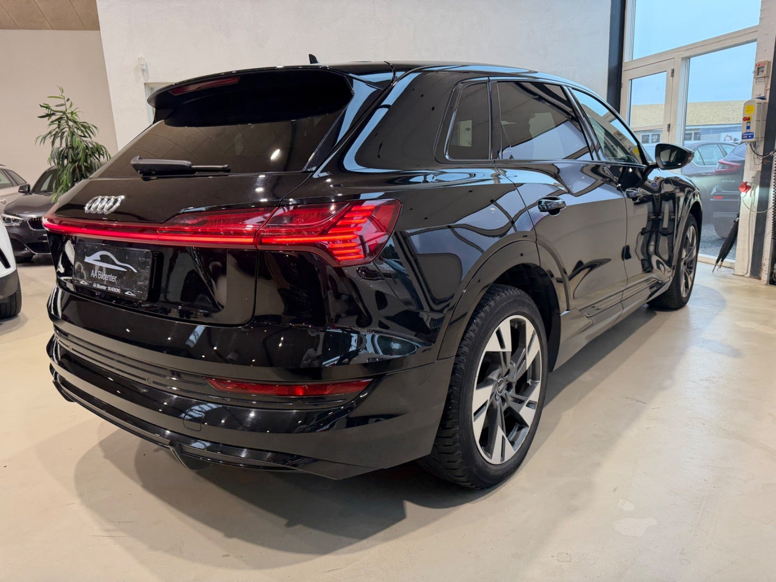 Sort Audi e-tron fra 2021