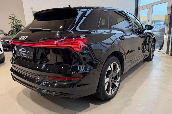 Sort Audi e-tron fra 2021